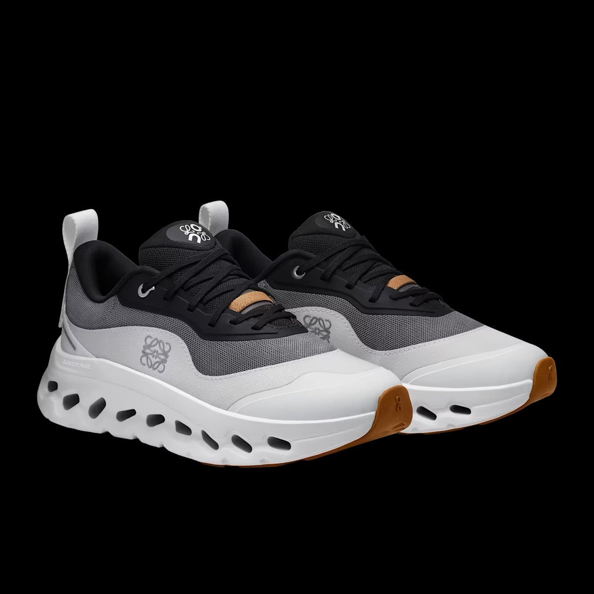 On x Loewe Cloudtilt 2 en noir et blanc