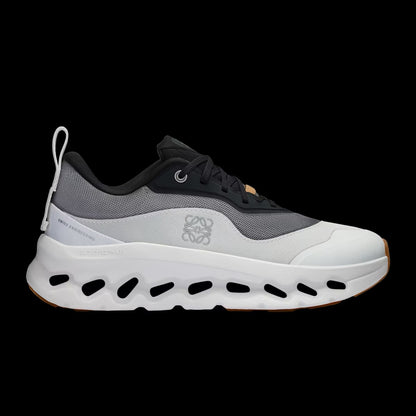 On x Loewe Cloudtilt 2 en noir et blanc